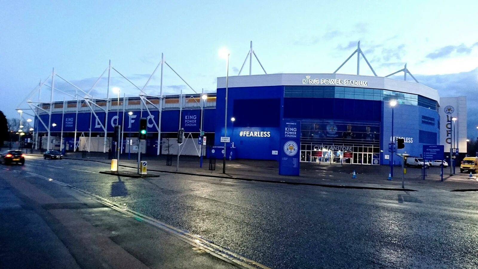 Кинг повер. King Power Stadium. King Power. Кингс МИДУ стадион. King Power disaridan gorunus.