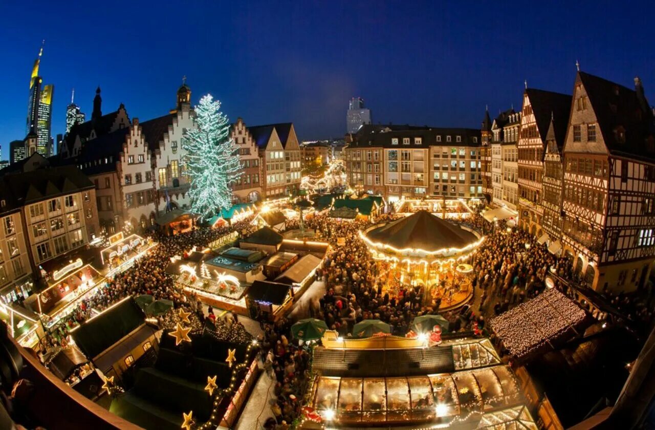 Как празднуют новый год в германии. Рождественский рынок Christkindlmarkt Мюнхен. Рождественский Франкфурт на Майне. Новогодняя Бавария Франкфурт Мюнхен Страсбург. Рождественский базар в Франкфурте на Майне.