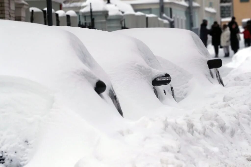 Рекорд оркестр русский снег текст. Русский снег рекорд. -18 snow. Место где заканчивается снег. Рекордный снегопад в москве.