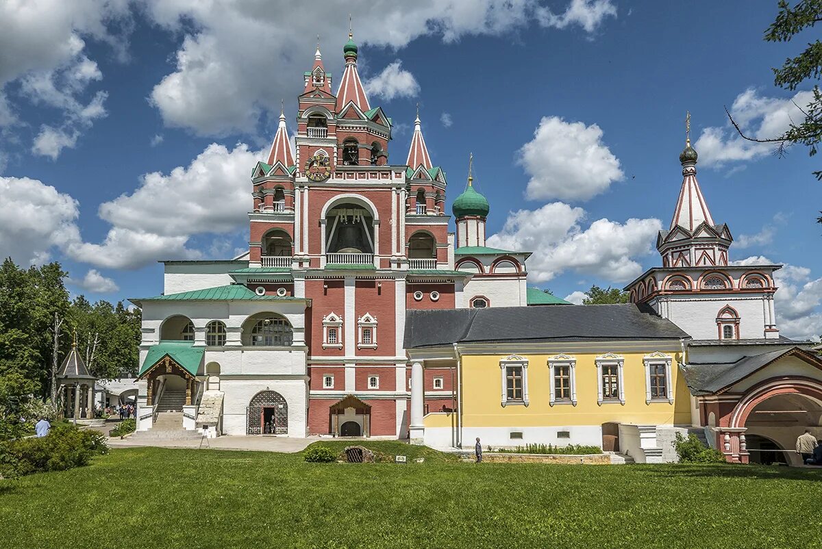 Окрестности звенигорода. Звенигородский монастырь Саввы Сторожевского. Саввино-Сторожевский монастырь Московская область. Саввино-Сторожевский монастырь. Звенигород, Московская область. Спасо-Сторожевский монастырь в Звенигороде.