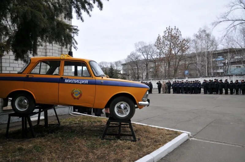 Сквер тульское чаепитие тула. Памятник городовому в нижнем новгороде. Тула металлистов памятник левша. Памятник москвичу в щелково. Тула памятник москвичу.
