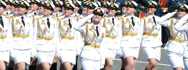 Девушки на параде в Алматы. Девушки парад Владивосток 2024. Фото врачи в халатах маршируют на параде.