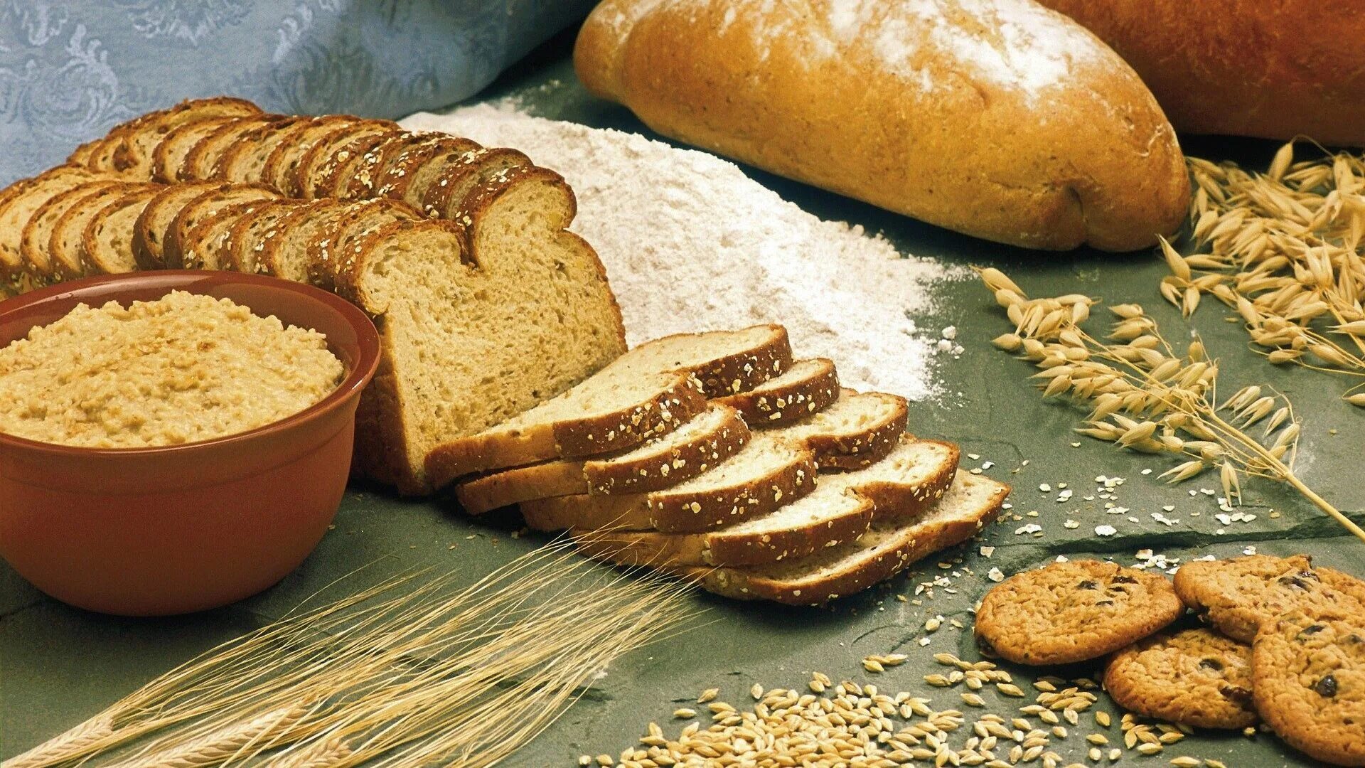 Хлебобулочные изделия из пшеницы. Хлебобулочные изделия для детей. Мука, хлеб и хлебобулочные изделия. Цельнозерновые хлебобулочные изделия.