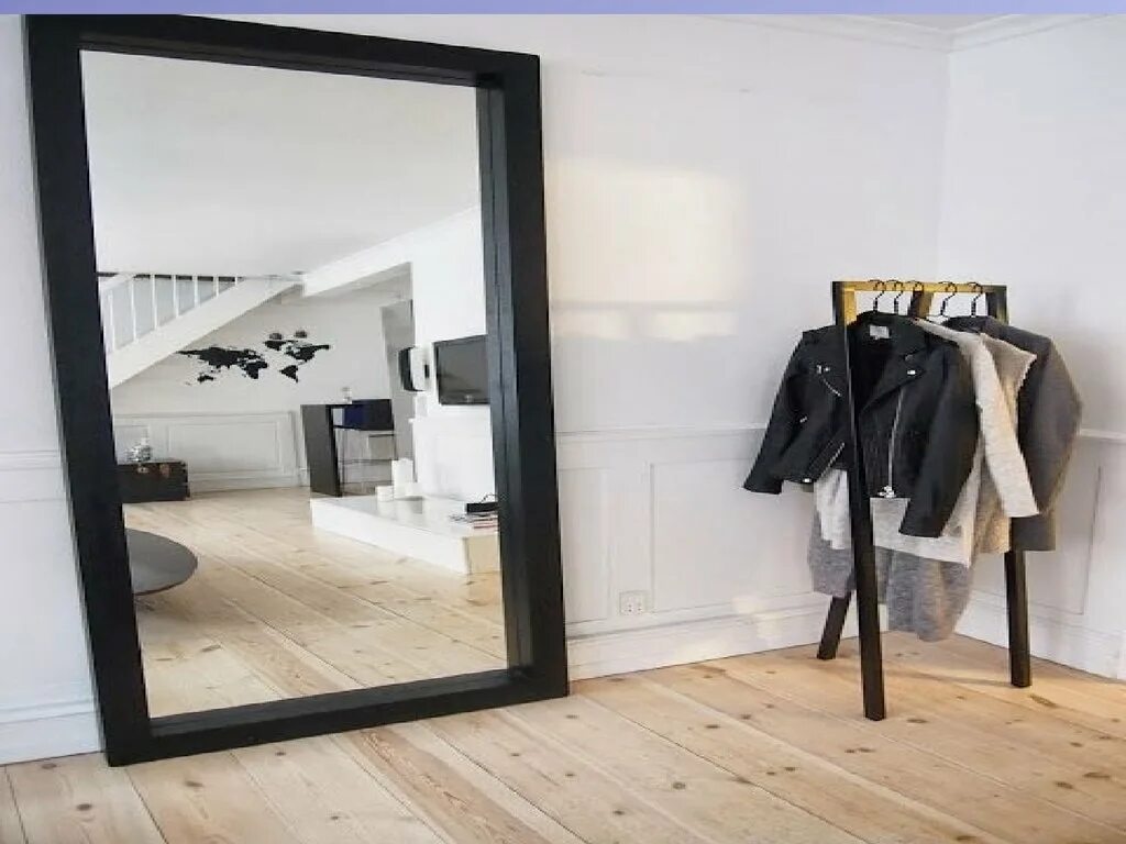 Отражение стены в зеркале. Зеркала в интерьере гостиной. Зеркальная стена. Отражение стены в зеркале. Зеркало moon d80.