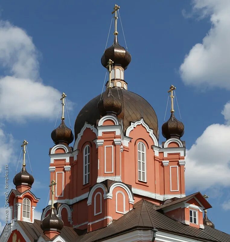 Церкви ленинградской области фото. Батийская Церковь город Тихвин. Церковь монастырь ЛЕНОБЛАСТЬ. Красная Церковь в Ленобласти. Храм Ленинградская.