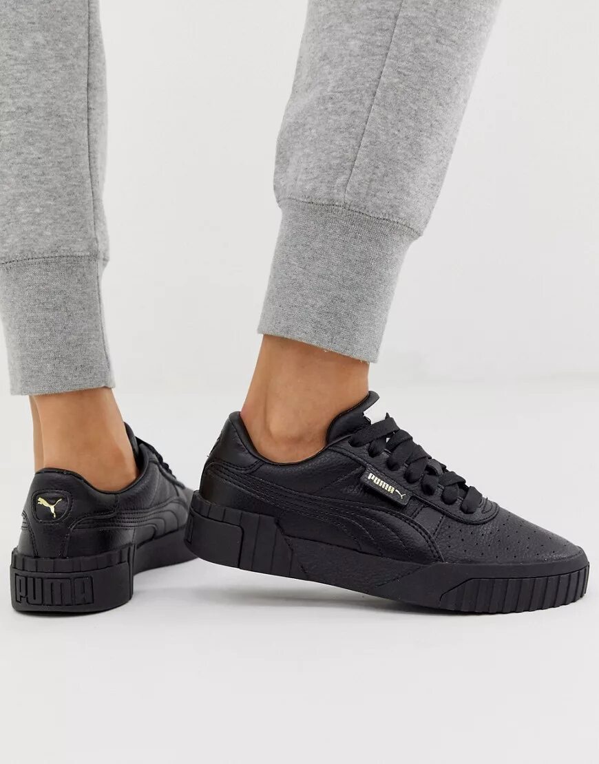 Кроссовки Puma Cali "Black White". Кроссовки Пума женские черные. Кроссовки женские Puma черные 19378407. Кроссовки Пума женские черные с черной подошвой.