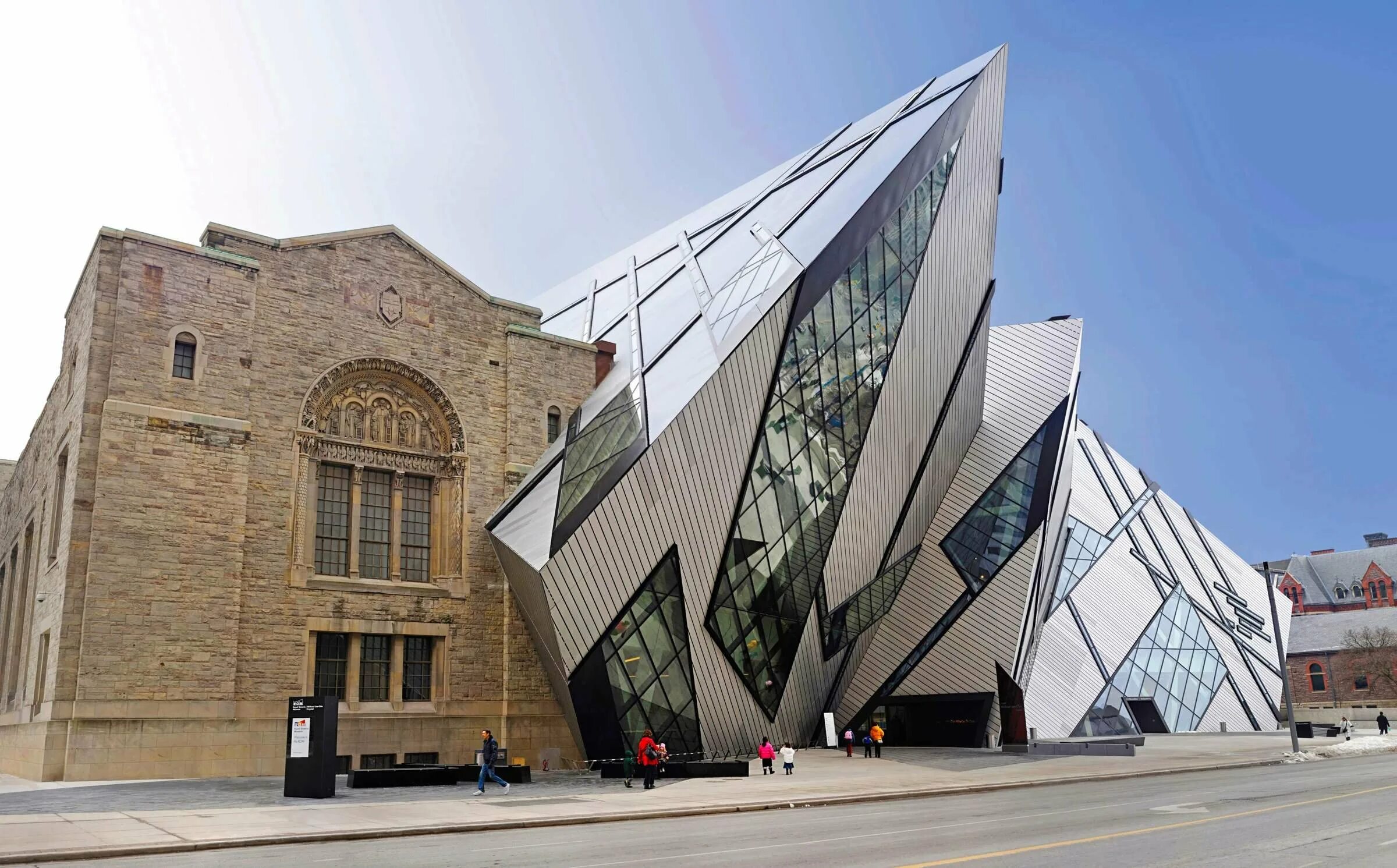 Королевский музей Онтарио Торонто. Королевский музей Онтарио Даниэль Либескинд. Даниэль Либескинд Архитектор. Королевский музей Онтарио архитектура.