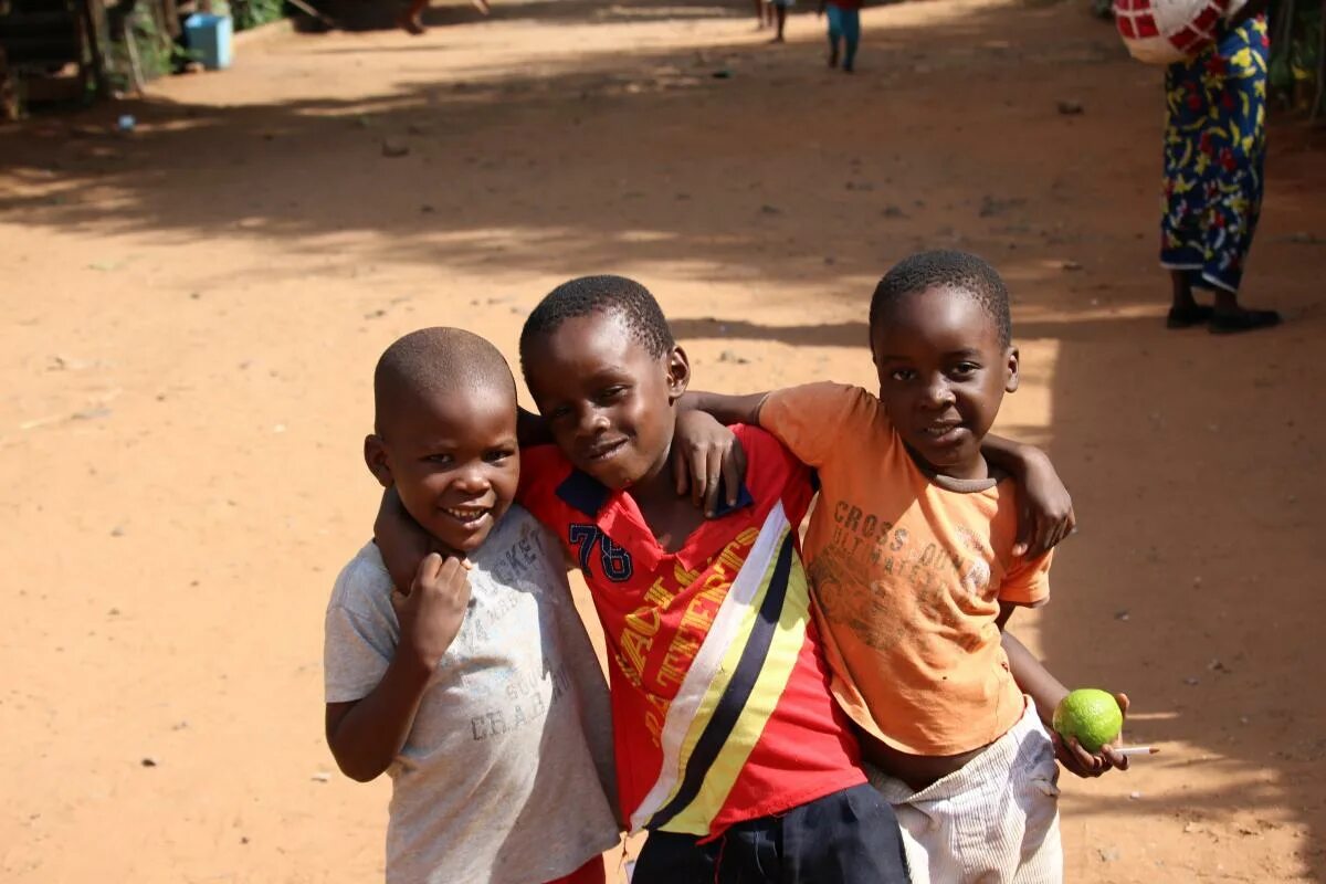 Good africa. Счастливые африканские дети. Дети Южной Африки. Воспитание детей в Африке.