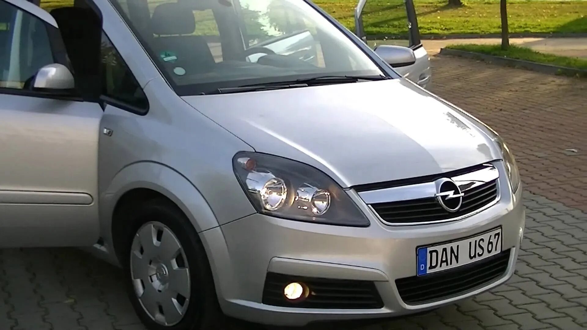 Opel Zafira 2008 бежевый. Опель Зафира 1.9 дизель. Opel Zafira b 1.9 CDTI. Zafira b 2005. Опель зафира б 1.9 cdti