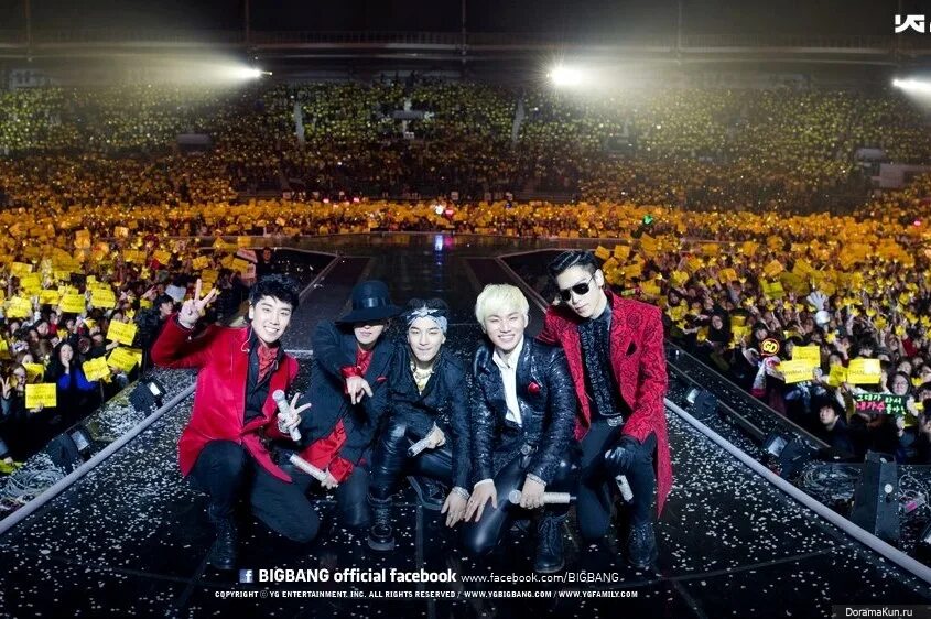 Big bang bbc. Big Bang концерт. Big Bang Concert 2012. BIGBANG группа Кореи. Биг бэнг фанаты.