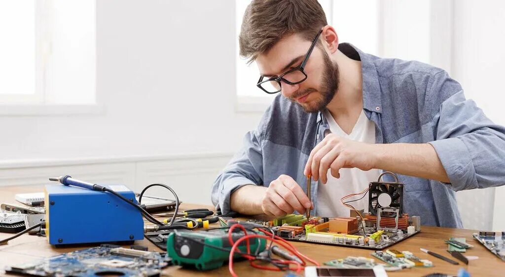 систмныйадминистратор. мастер по ремонту ноутбуков. техническое обслуживание оборудования. монтаж систем вентиляции и кондиционирования. специалист в компьютерных технологиях.