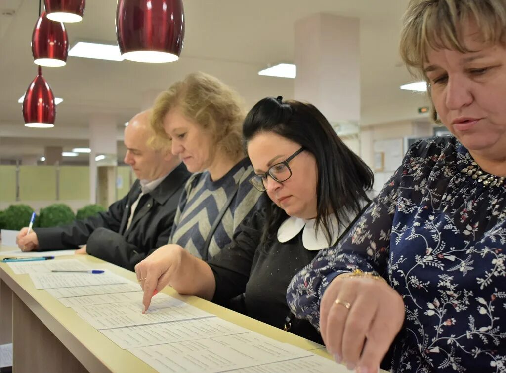 Обсуждения преподавателей. Школа современного учителя. Преподаватели практики. Образование школа учитель. День учителя в России.