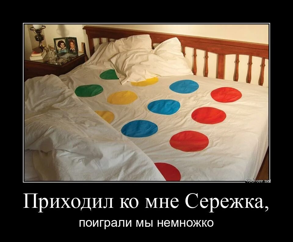 День пришел поиграть. Мемы про игры. Кот в квартире. Мемы про боулинг. День пришел поиграть.