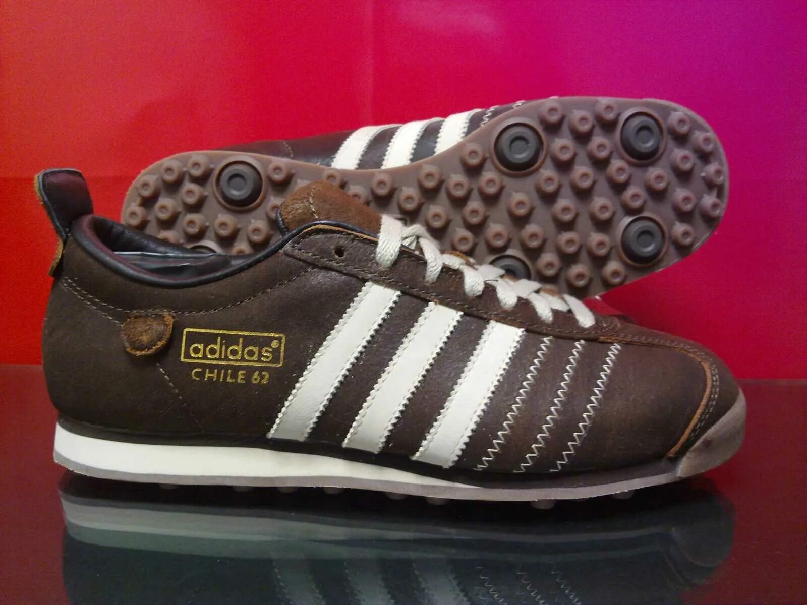 Старая коллекция кроссовок. Adidas Chile 62 кроссовки. Adidas Krossovki 2000. Adidas классика 2005. Кроссовки adidas Originals 2000.