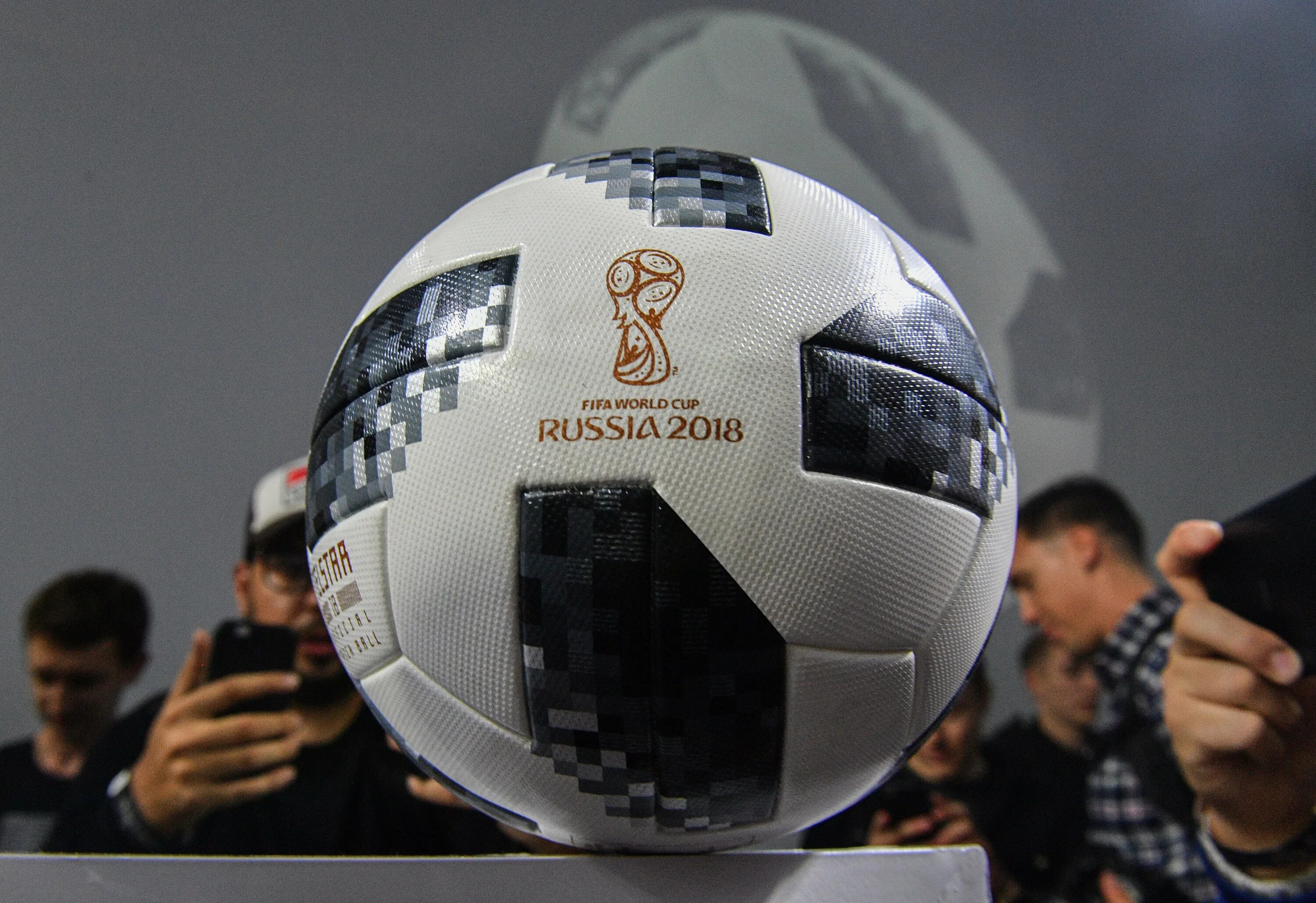 Мячи чемпионатов россии. Adidas Telstar 18. Adidas Telstar 2018. Мяч adidas Telstar 2017.