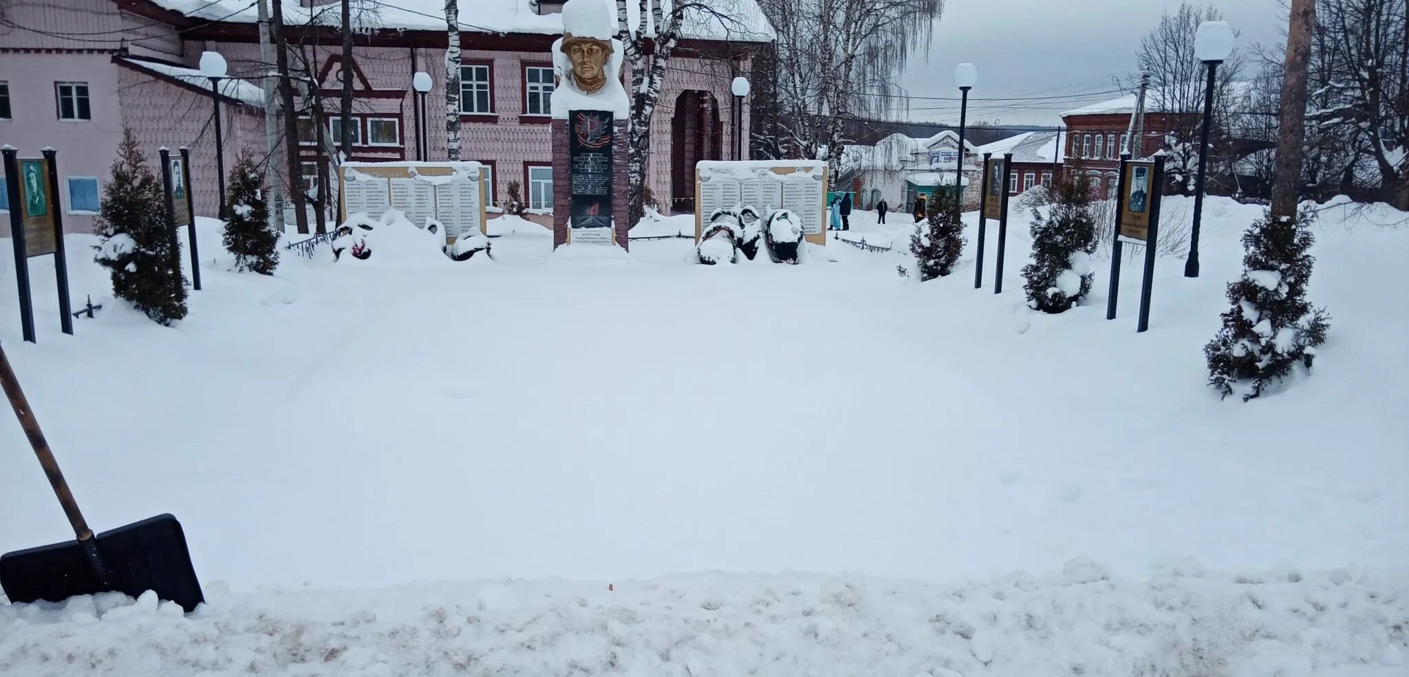 В снежном плену. Снежный поселок хабаровский край комсомольский. Поселок снежный хабаровский край. Пос снежный. Лагерь снежный магадан.