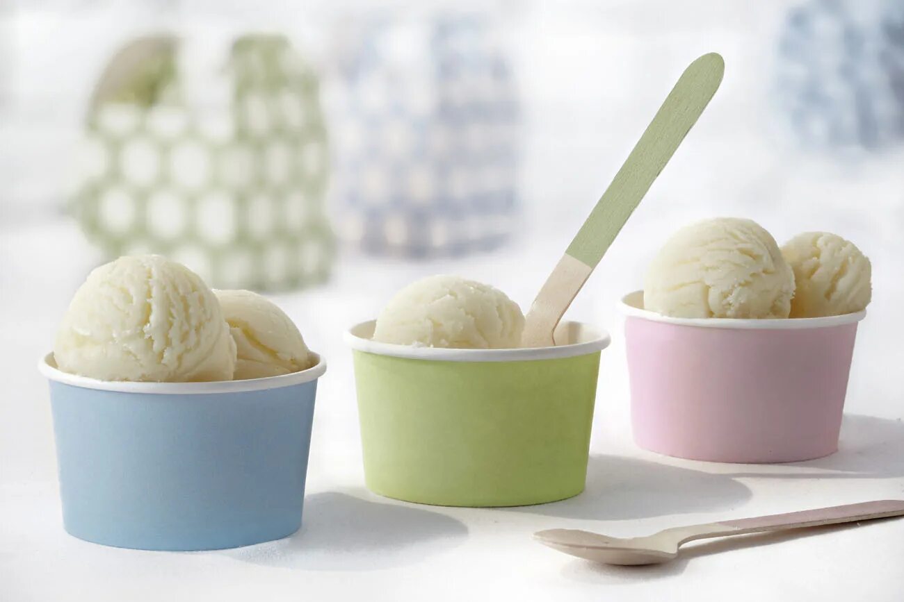 мороженое в бумажном стаканчике. мороженое в пластиковом стакане. картонные стаканчики для мороженого. бумажные стаканчики для мороженного. бумажные стаканчики для мороженого.