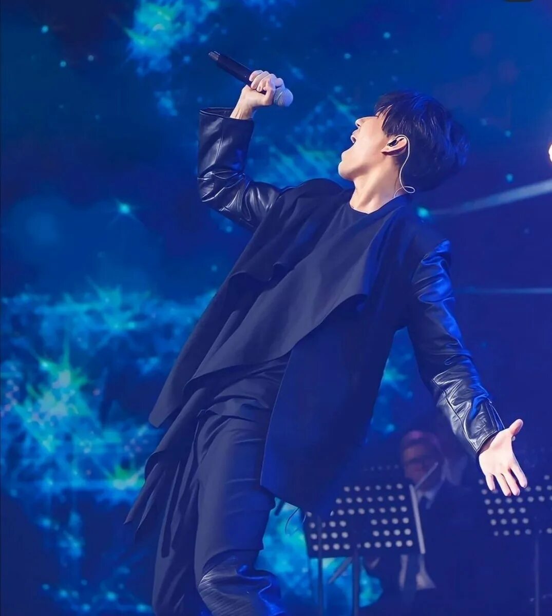 Димаш. Димаш singer-2017 в китае. Димаш кудайбергенов сингер 2017. Димаш stranger новая волна 2021. Димаш китай тур.