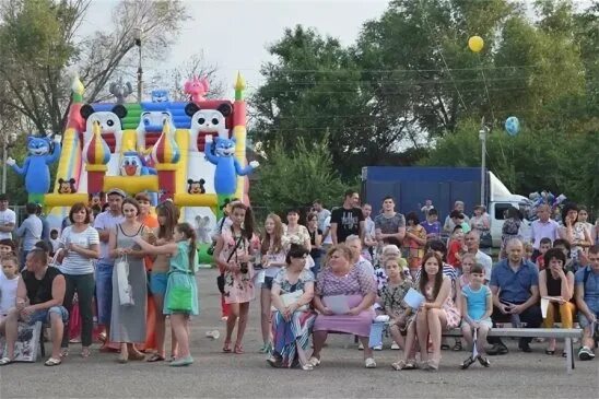 Левокумское ставропольский край. Население села Левокумского Ставропольского края. Парк в Левокумском районе Ставропольского края. Парк села Левокумского. Население село Левокумское Ставропольский край.