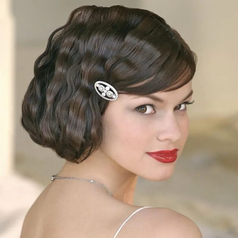 прически на короткие волосы. прически на короткие волосы. прически с заколками на короткие волосы. вечерные прически еа короткиеиврлосы. причёска на каре вечерняя.