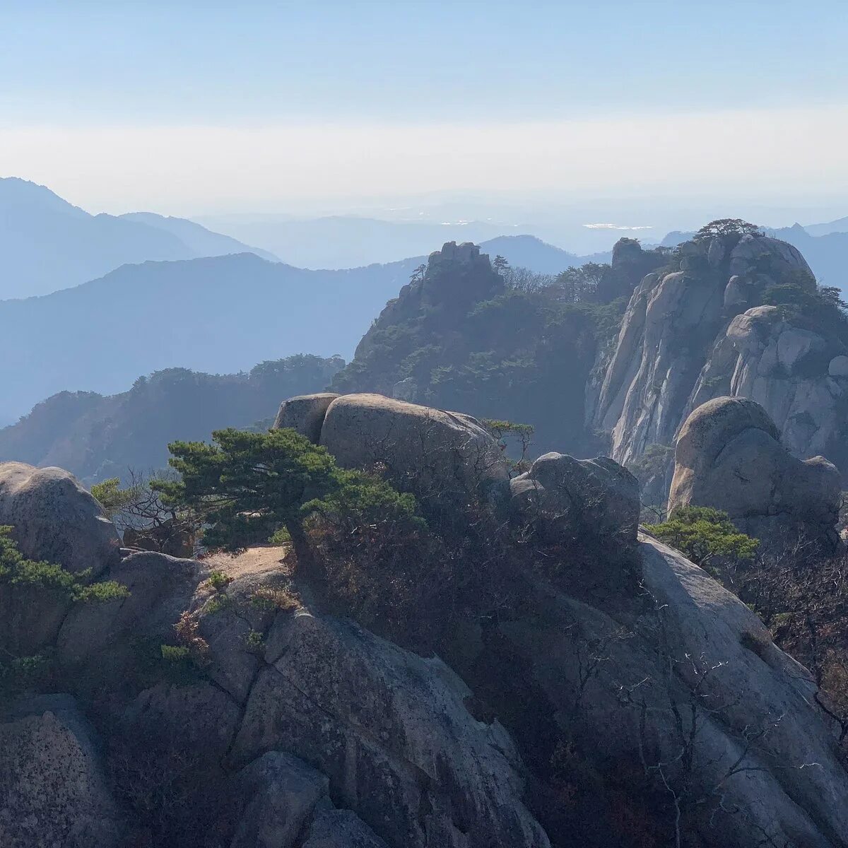 Парк пукхансан в сеуле. Гора пукхансан , южная корея. Bukhansan national park. Bukhansan national park. Bukhansan national park.