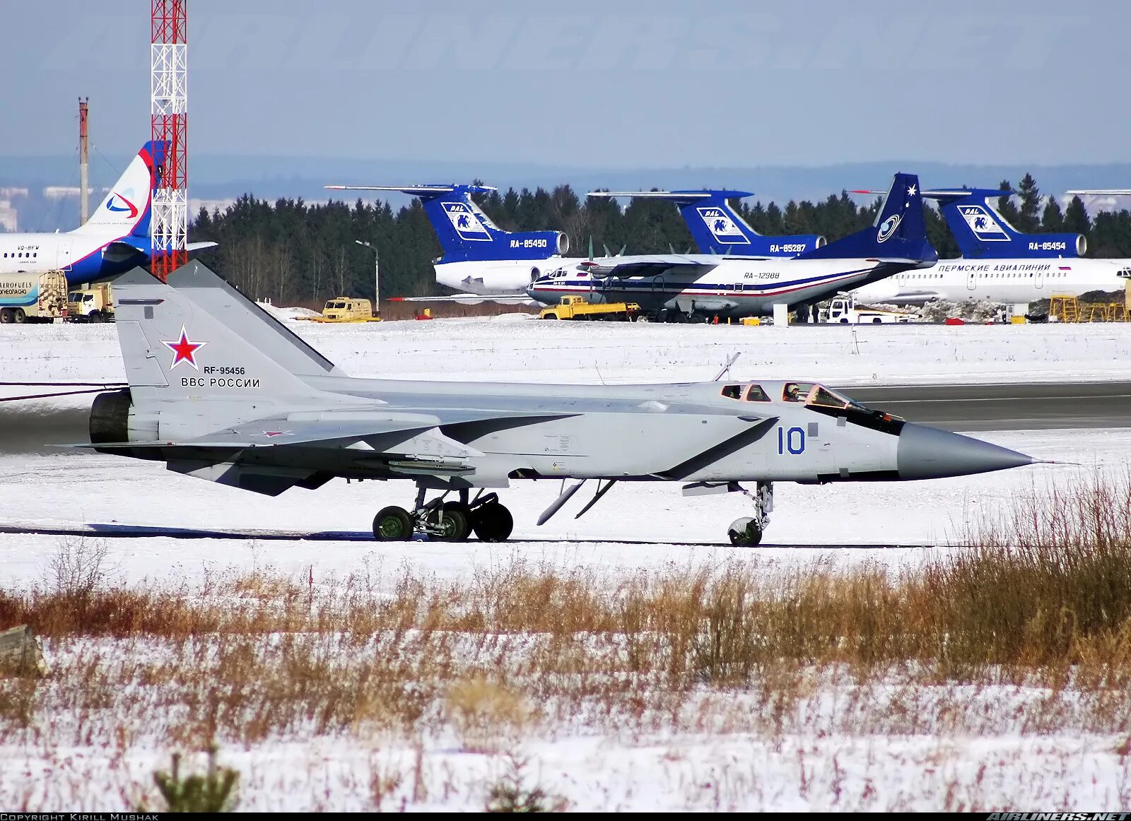 Авиабаза Сокол большое Савино Пермь. Аэродром большое Савино миг-31. Военный аэродром Пермь. Аэродром Елизово миг-31.