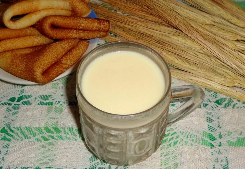 Топленое молоко в стаканчике. Топлёное молоко в духовке. Топлёное молоко в духовке. Молоко домашнее. На топленом молоке.