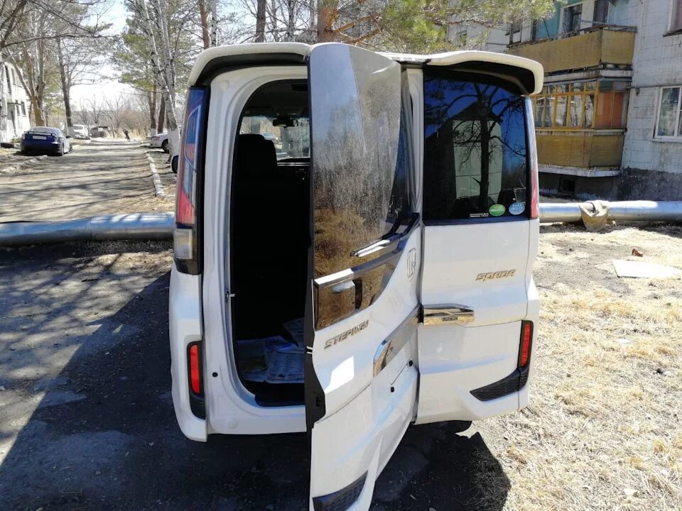 Eu1 honda без заднего бампера фото. Honda stepwgn задняя дверь. Honda stepwgn rg1 крюк. Honda stepwgn 2015 задняя дверь. Задняя дверь honda stepwgn.