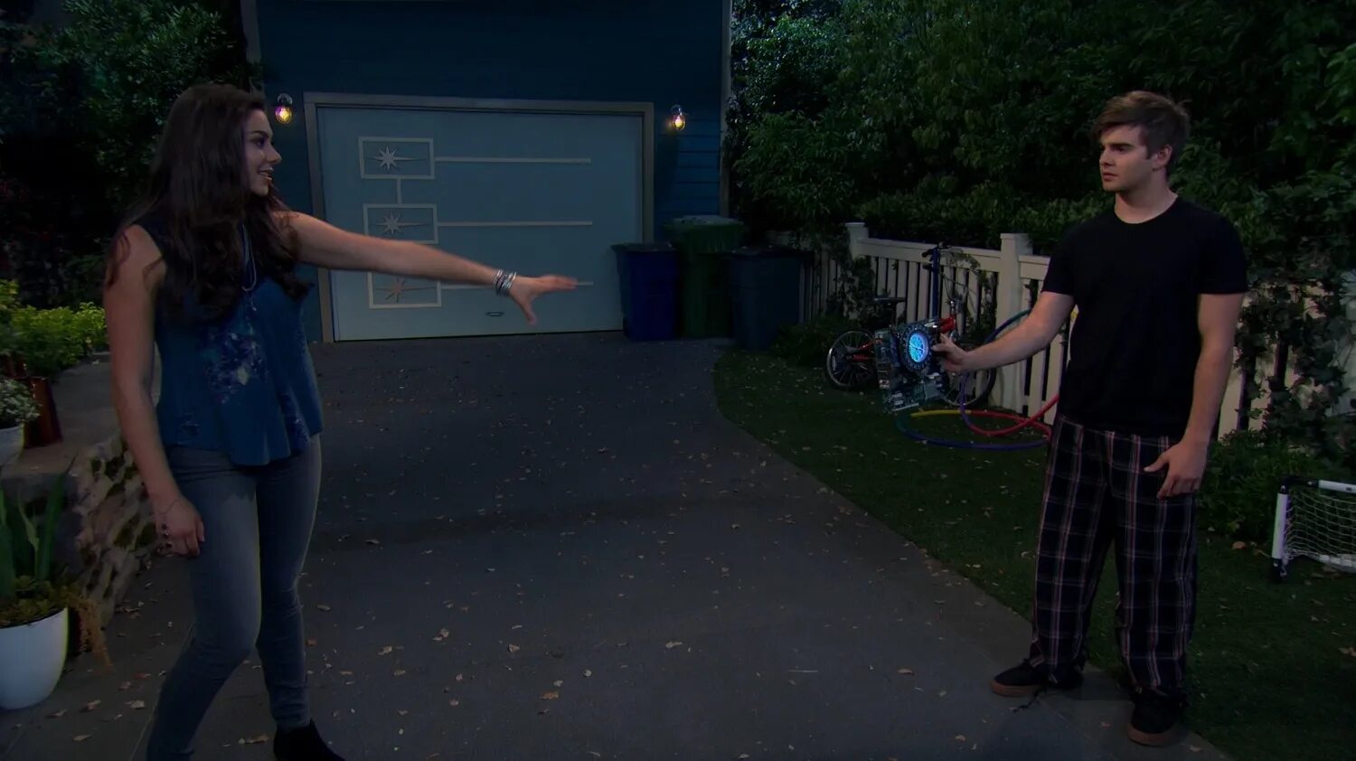 грозная семейка 1 сезон 2 серия. элисон купер грозная семейка. грозная семейка сериал 4 сезон. The thundermans фиби. грязная семейка.