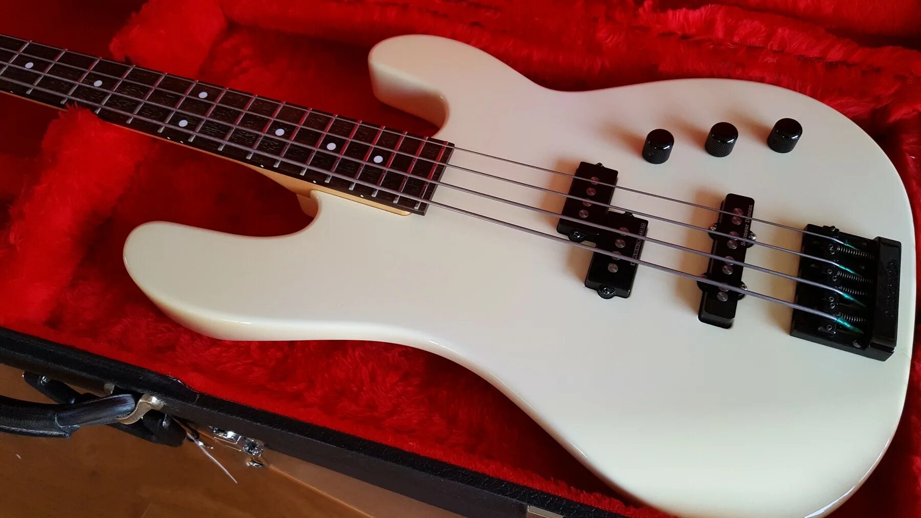 Бас гитара б у. Charvel 3 b. charvel model 2b. бас гитара charvel model 2b. charvel model 1b.