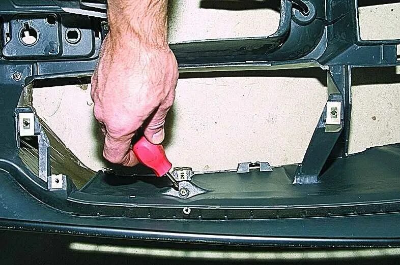 Крышка торпеды ваз 2114. Накидка на панель ваз 2114. Боковина торпедо ваз 2114. Разобранная панель ваз 2114. Ваз 2114 как поменять накладку.