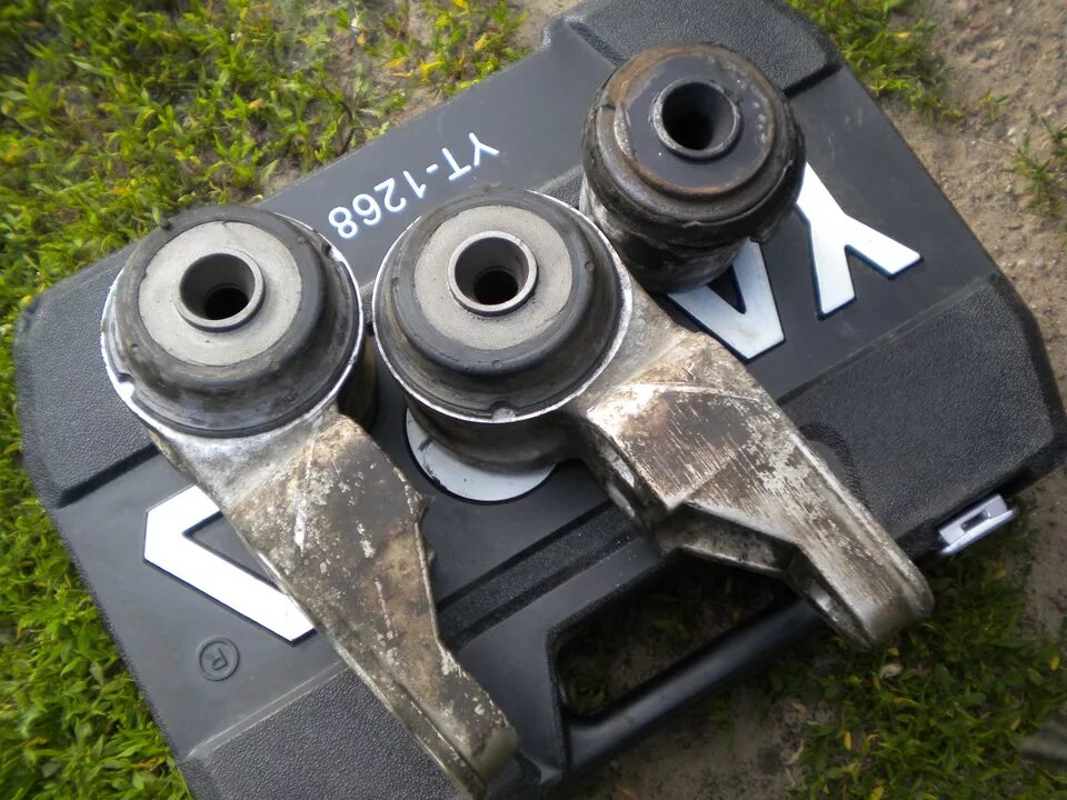 сайлентблок ауди а6 с5. сайлентблок задней балки ауди а6 с5. сайлентблоки нижние ауди а6. рычаг сайлентблок ауди а5. сайлентблоки ауди а6 с6.