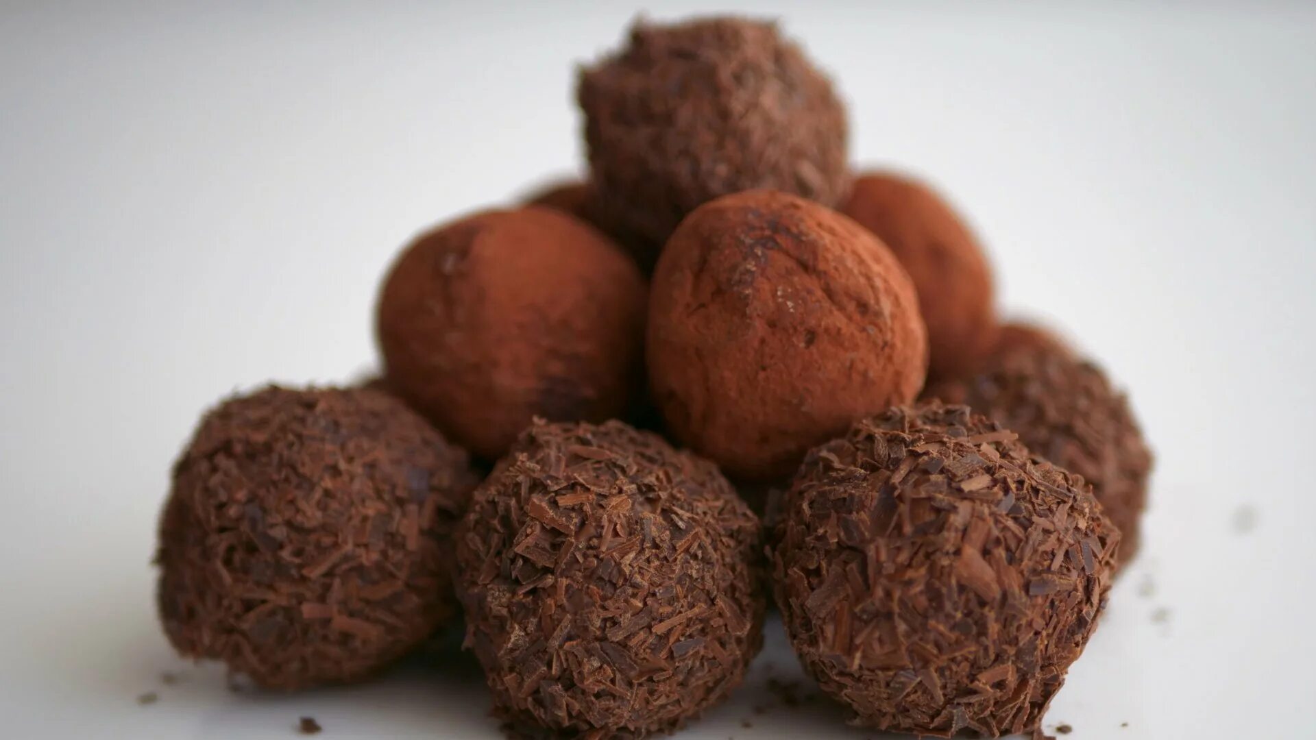 Конфеты truffles belgian cocoa dusted. Вкусные трюфели конфеты. Трюфель конфеты. Rio d'oro трюфель изготовитель. Калифорнийский трюфель.