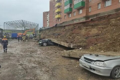 Упала подпорная стена