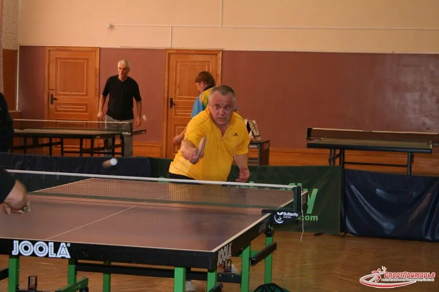 ветераны настольного тенниса россии. ветераны настольного тенниса. ветеранский турнир по настольному теннису в йошкар оле. настольный теннис старики. настольный теннис ветераны.