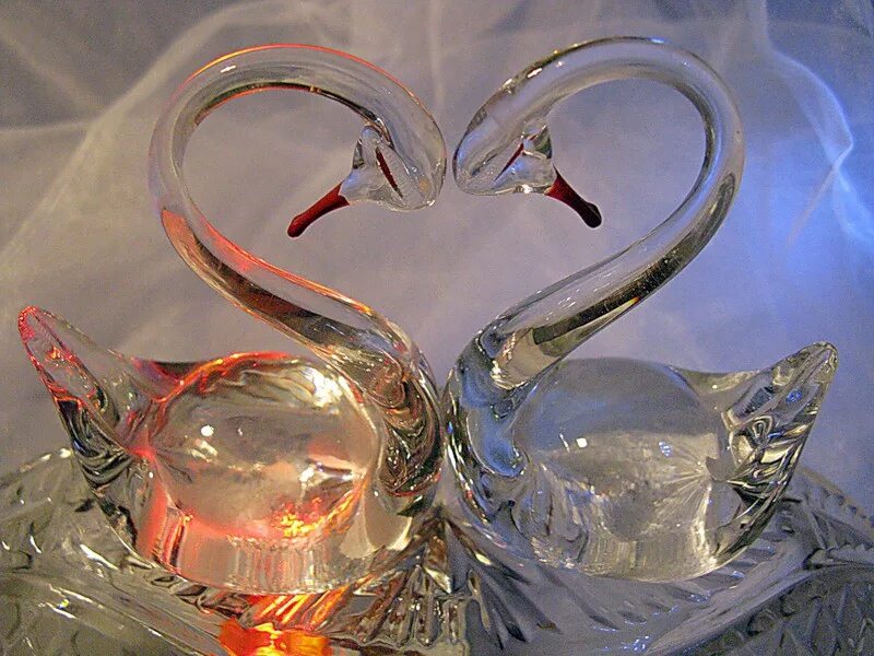 Хрустальный завод в гусь хрустальном. Гусь хрустальный лебеди. Гусь из хрусталя. Гусь из хрусталя. Гусевский хрусталь народный промысел.