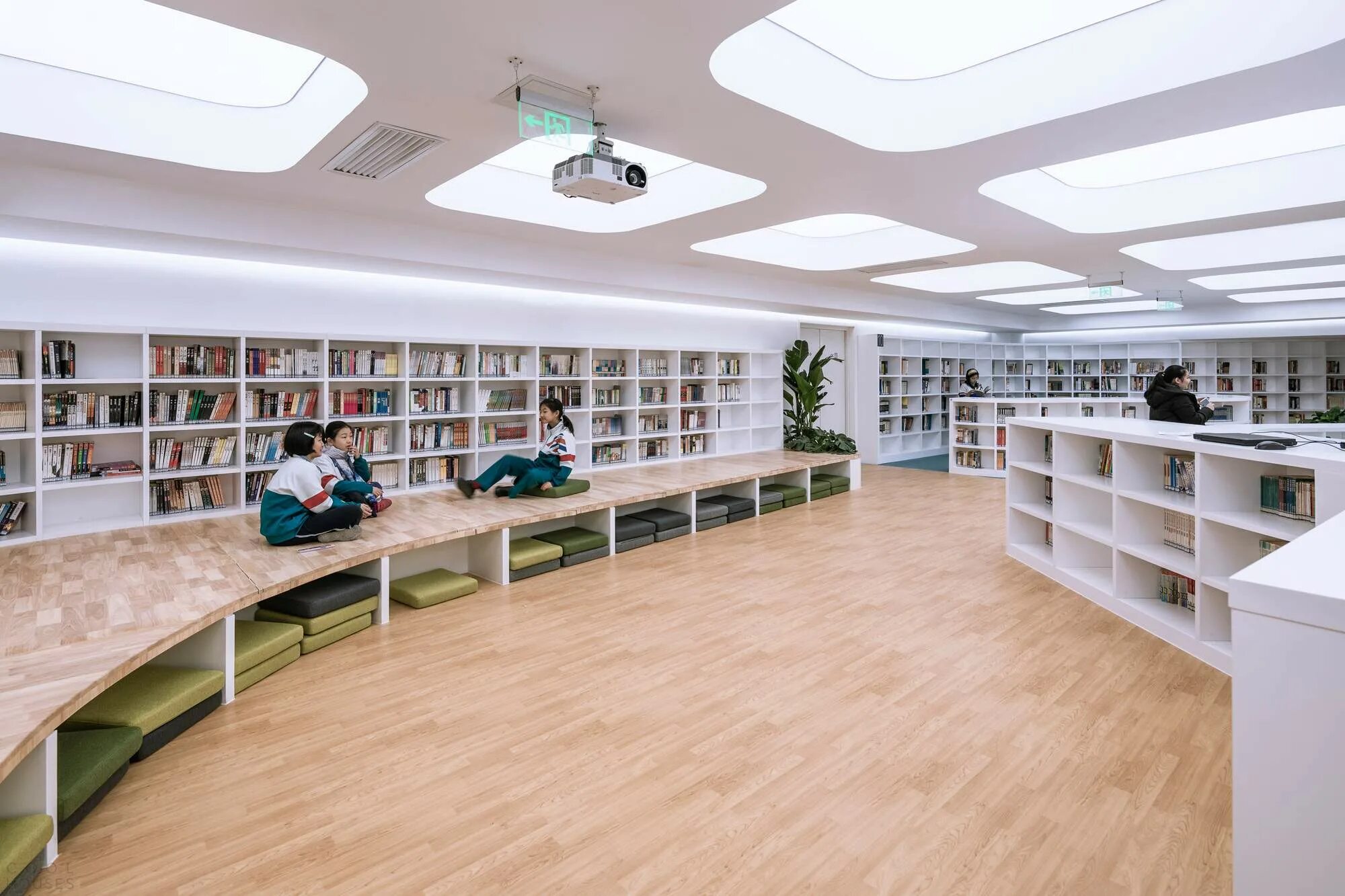 Современная библиотека. Дизайн библиотеки в школе. Помещение школьной библиотеки. Стильные школьные библиотеки. Дизайнеры библиотека в школе.