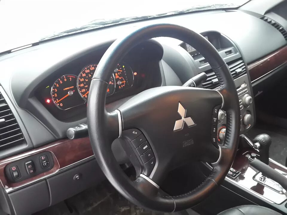 Руль галант. Руль митсубиси галант 8. руль mitsubishi galant 9. руль митсубиси галант 1995. митсубиси галант 9 салон.