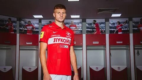 Нова футболист