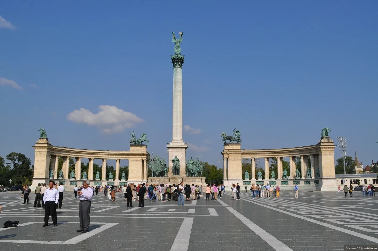 фонтан снежинск. площадь героев 7. площадь героев 7. площадь героев 7. площадь героев будапешт фото.