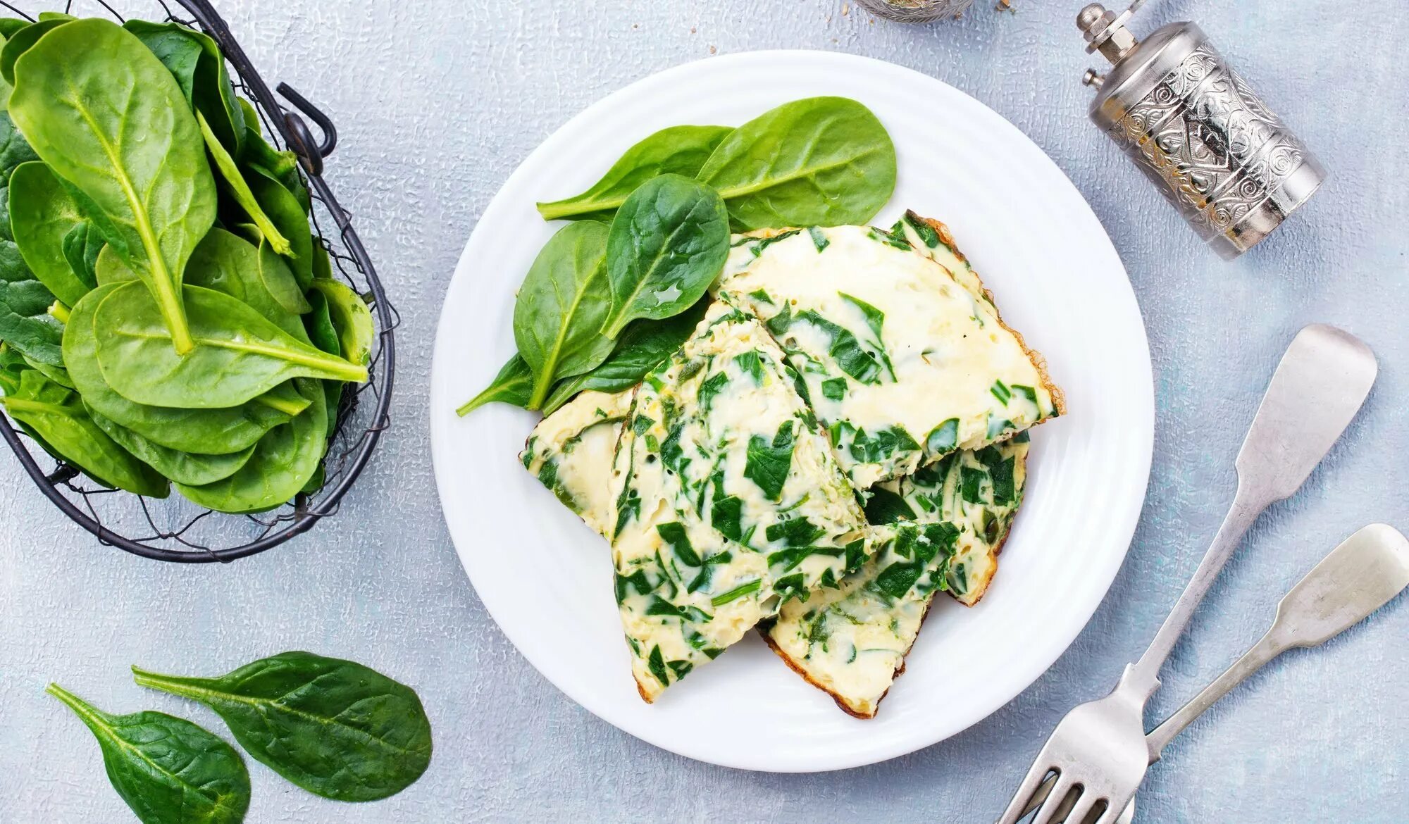 Шпинат вкусный. Блинчики с сулугуни и шпинатом. шпинатный скрэмбл. spinach omelet. шпинатный омлет.