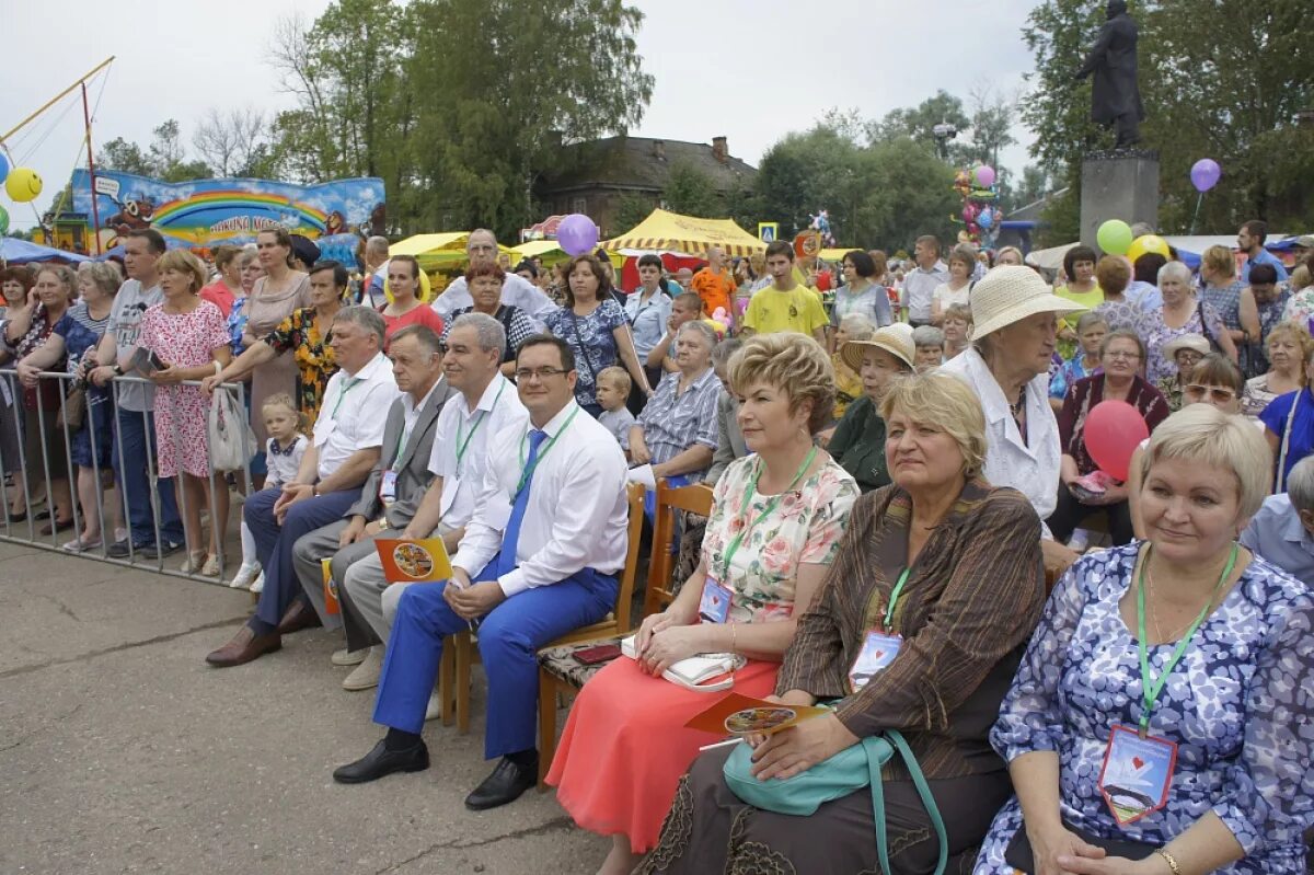 Посёлок Парфино Новгородской области. День поселка Парфино. Жители посёлка Парфино Новгородской области. Администрация Парфино.