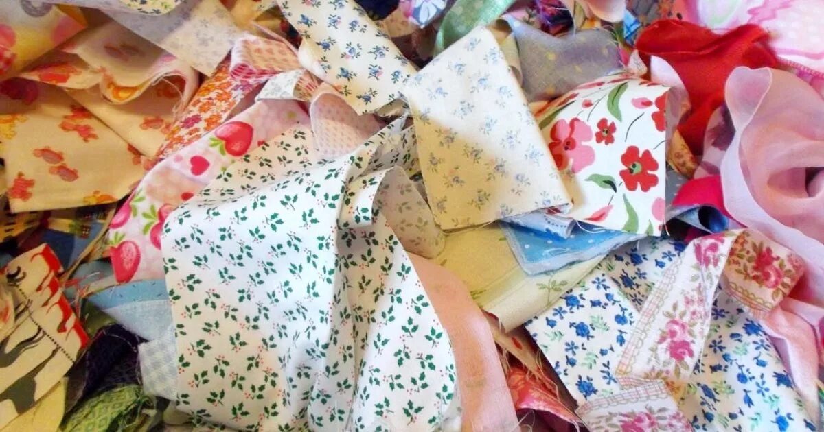 Ткани для одежды. Фрагменты тканей. Кусок ткани. Цветные лоскутки. Разноцветная ткань.