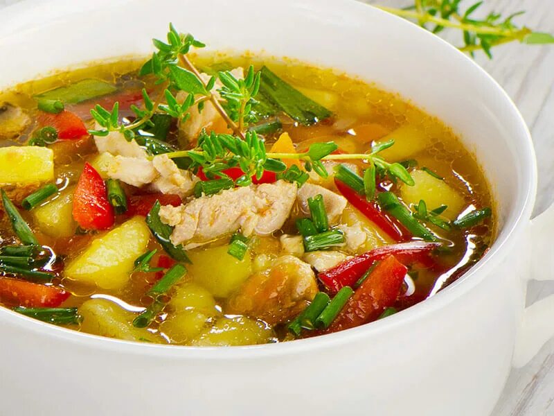 Суп без мяса рецепты быстро и вкусно. Овощи для супа. овощной суп с курицей. мясной суп с овощами. суп с мелко нарезанными овощами.