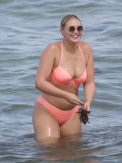 Iskra-Lawrence-in-Pi. 