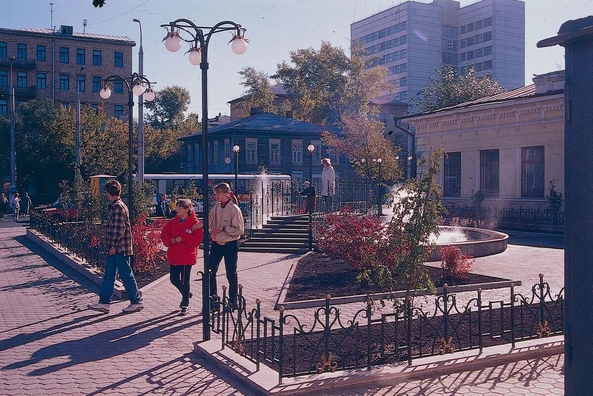 Магазины 90-х: деревянные счёты и решётки на окнах - Новости Красноярска