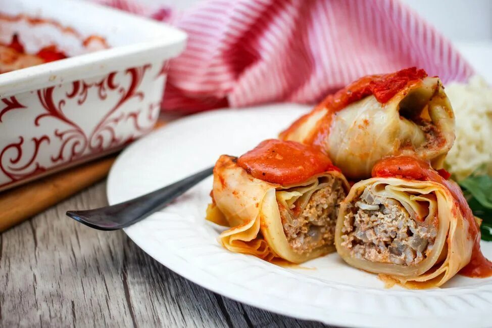 Голубцы с говяжьим фаршем и рисом. Голубцы. голубцы с фаршем. голубцы с говядиной. голубцы с говяжьим фаршем.