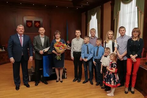 Семья года получила