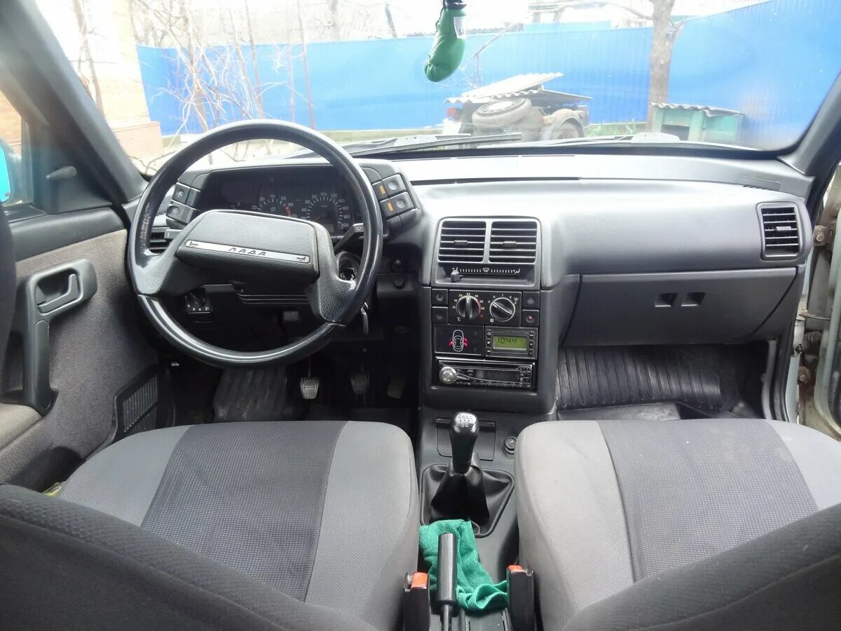 Ваз 2110 2002 года инжектор. Ваз 2110 2002 года салон. Ваз 2110 2001 салон. Ваз 2110 2002 года инжектор. Ваз 2110 2002 года инжектор.