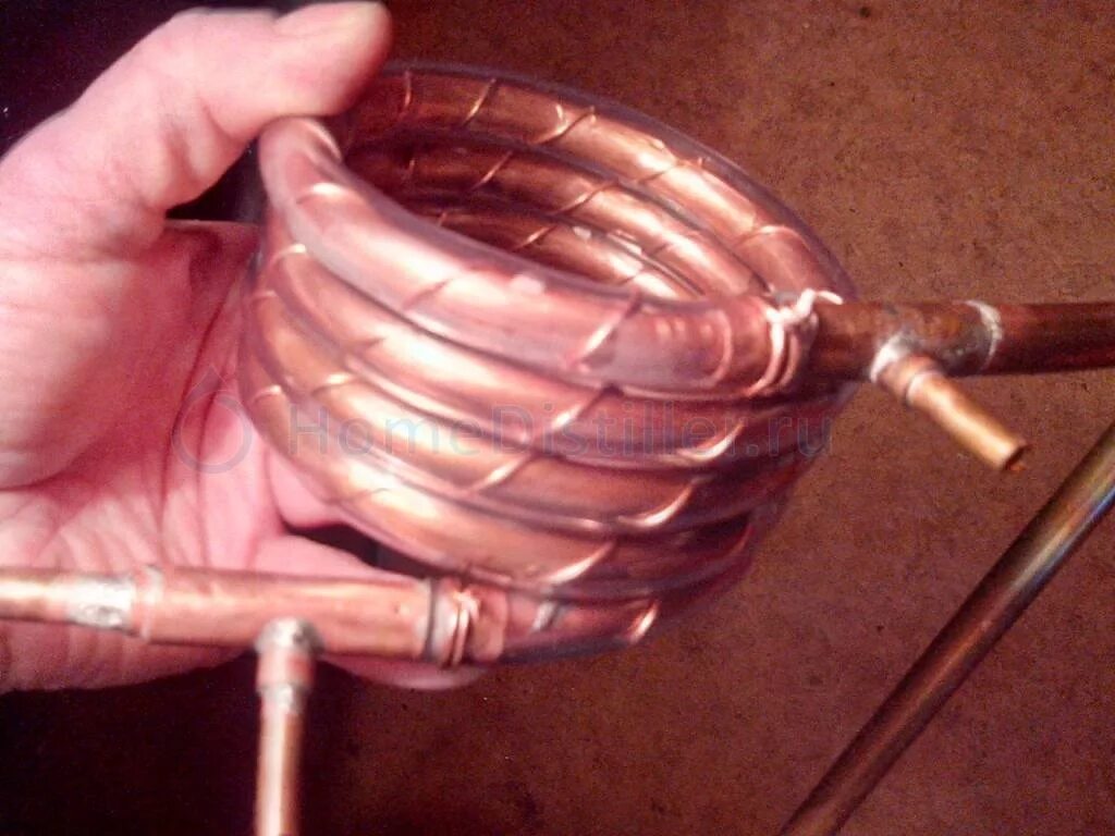 Самогонный аппарат из меди трубка. Аргонакс самогонные аппараты. Медный змеевик охладитель для самогонного аппарата. Стеклянный дистиллятор змеевиковый стеклянный. Медная трубка на самогонный аппарат 10мм.